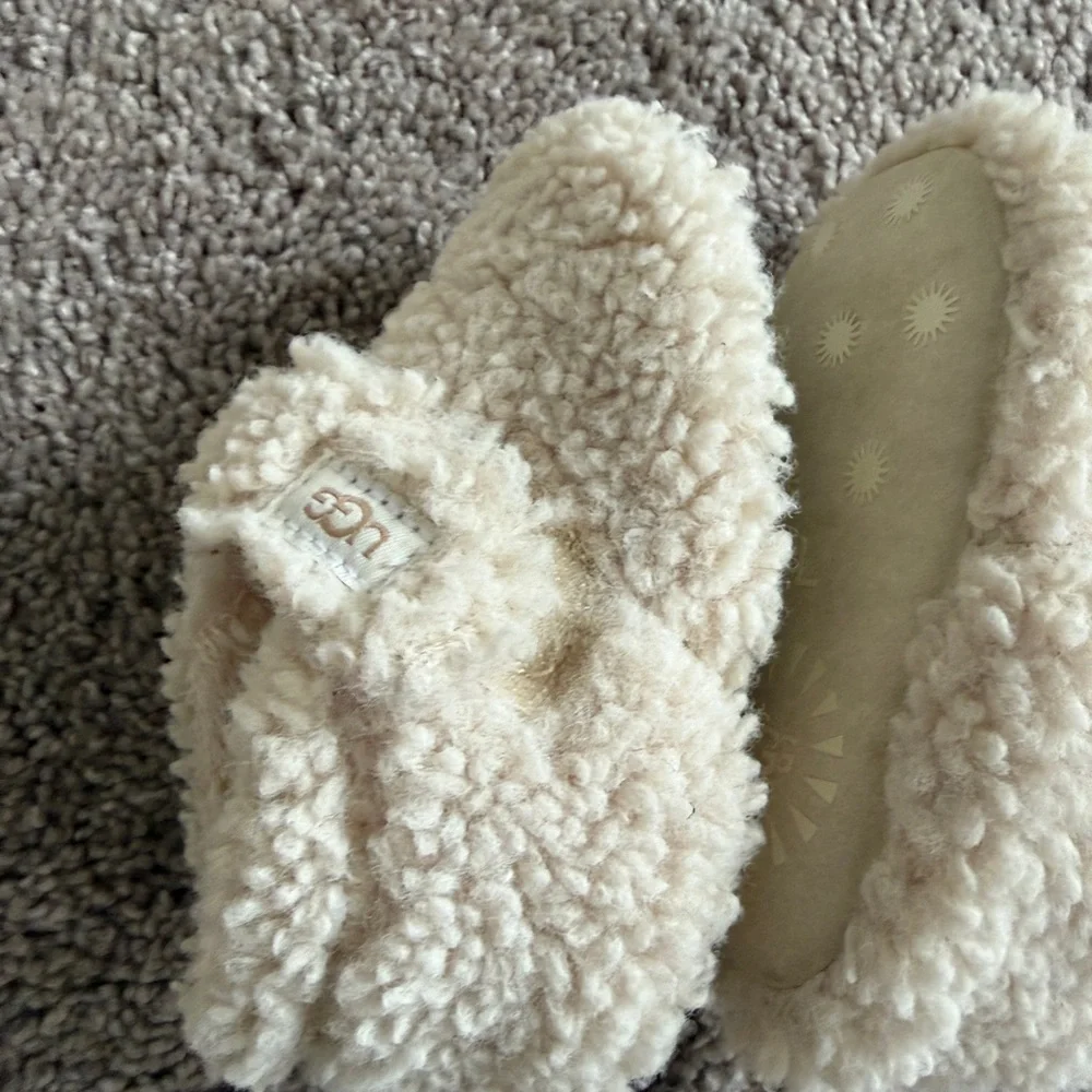 UGG Baby Bixbee Cream Sherpa faux fur Slip-Ons slippers crib shoes size 4/5